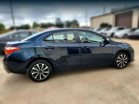 Used 2018 Toyota Corolla LE w/ Carpet Mat Package (TMS) FWD image 19