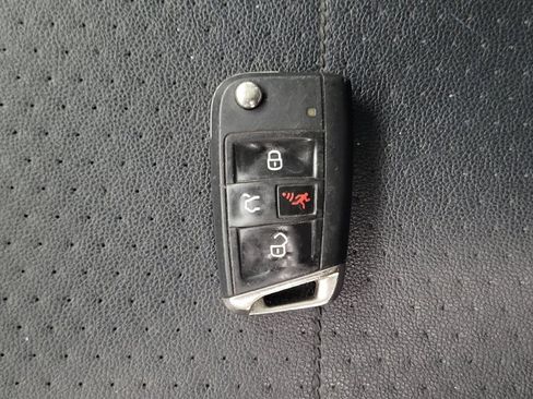 Used 2020 Volkswagen Tiguan SE w/ Panoramic Sunroof Package image 32