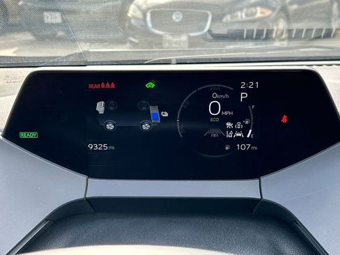 Used 2025 Toyota Prius XLE image 34