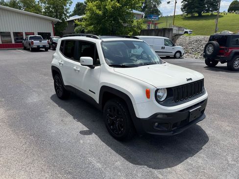 Used 2017 Jeep Renegade Altitude AWD/4WD image 7