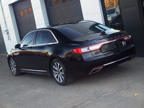 Used 2017 Lincoln Continental Premiere image 21