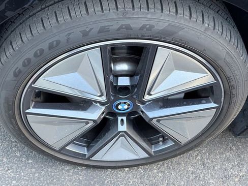 Used 2023 BMW i4 eDrive40 RWD image 2