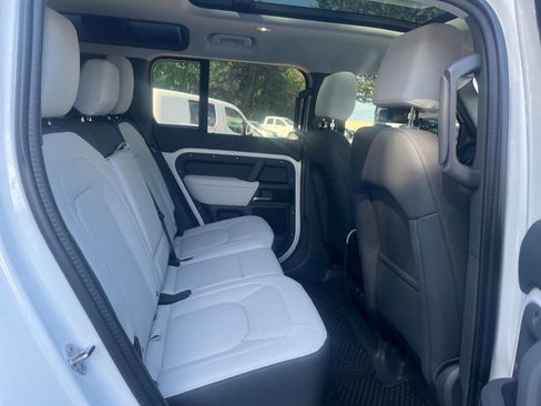Used 2025 Land Rover Defender 110 S image 29