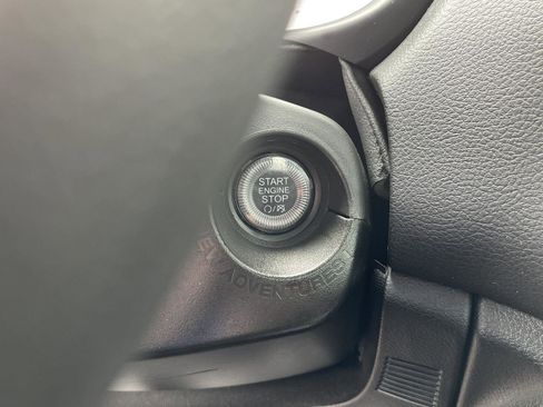 Used 2023 Jeep Renegade Latitude AWD/4WD image 15