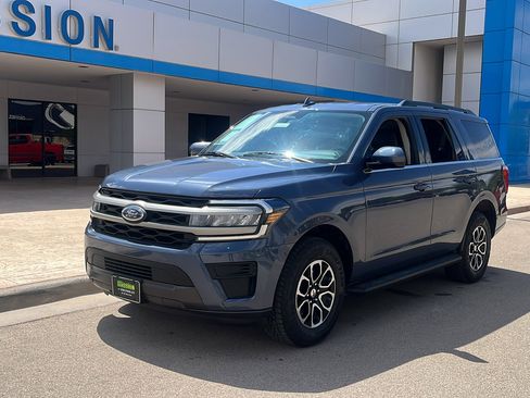 Used 2023 Ford Expedition XLT RWD image 3