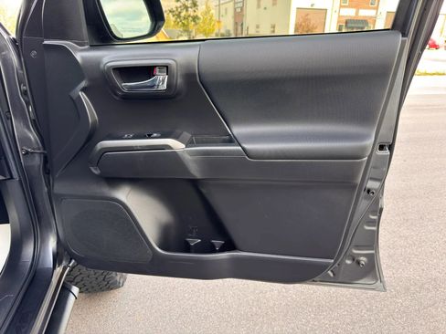 Used 2022 Toyota Tacoma TRD Off-Road w/ Technology Package image 29