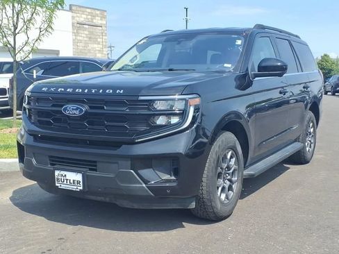 Used 2025 Ford Expedition Active AWD/4WD image 2