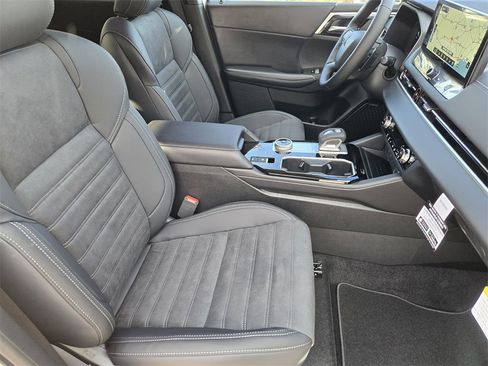 New 2026 Mitsubishi Outlander SE image 11