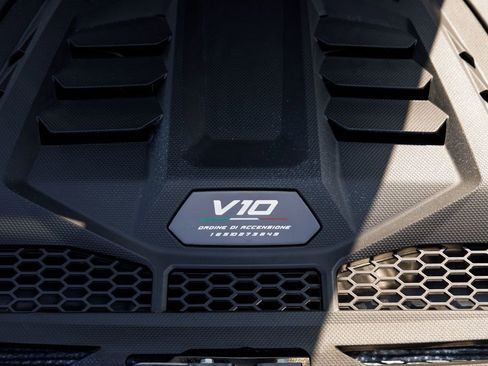 Used 2023 Lamborghini Huracan Sterrato image 48