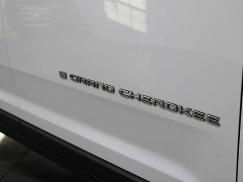 Used 2023 Jeep Grand Cherokee Limited image 13