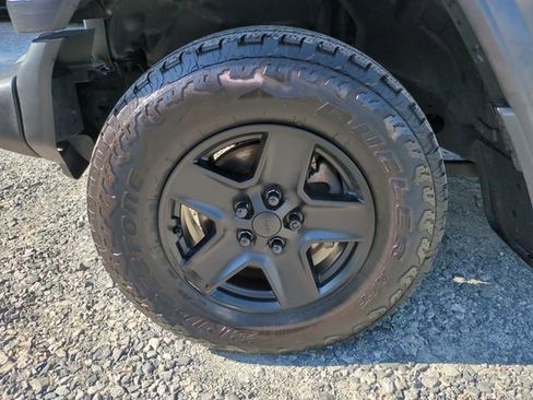 Used 2020 Jeep Gladiator Sport w/ Auxiliary Switch Group AWD/4WD image 10