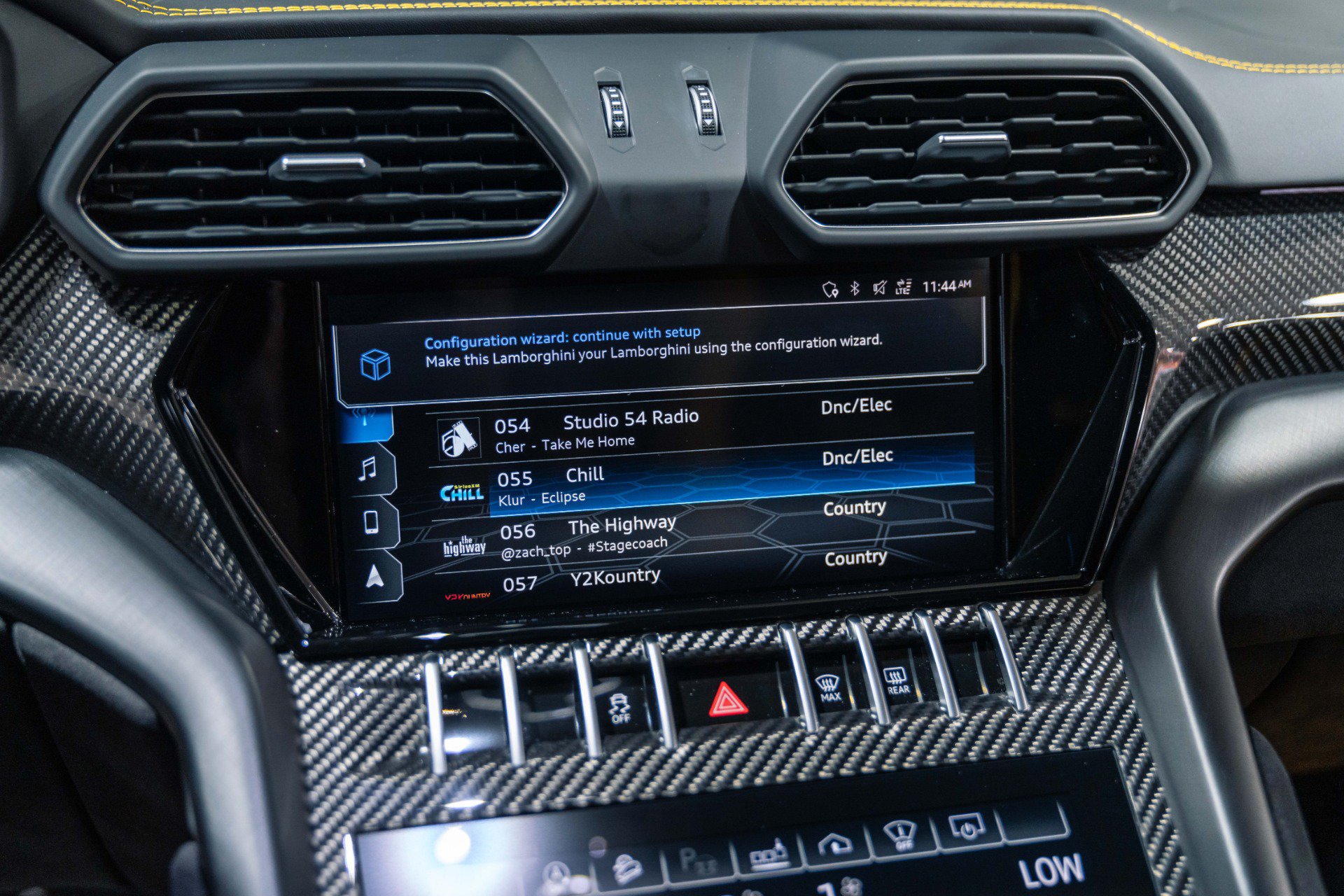 Used 2021 Lamborghini Urus AWD/4WD image 42