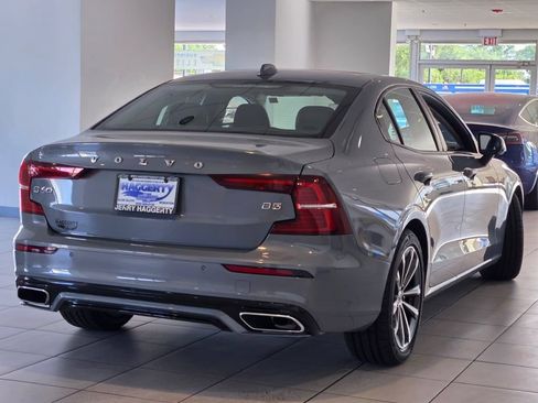 Used 2022 Volvo S60 B5 Inscription FWD image 11