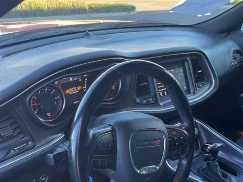 Used 2018 Dodge Challenger SXT image 10