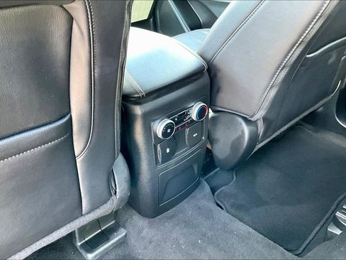 Used 2023 Ford Explorer Limited image 12