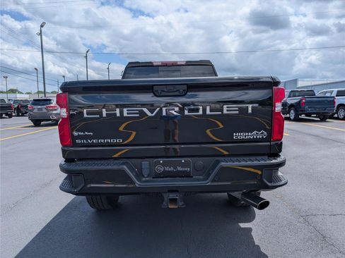 Used 2024 Chevrolet Silverado 2500 High Country w/ High Country Premium Package AWD/4WD image 4