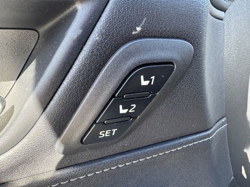 Used 2024 Toyota Venza XLE image 10