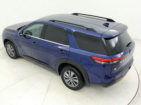 Used 2025 Nissan Pathfinder SV FWD image 15