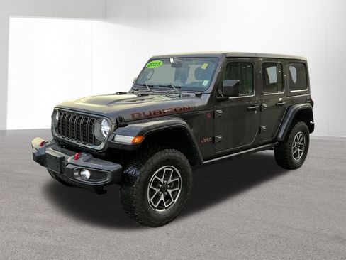 Used 2025 Jeep Wrangler Unlimited Rubicon w/ Convenience Group AWD/4WD image 7