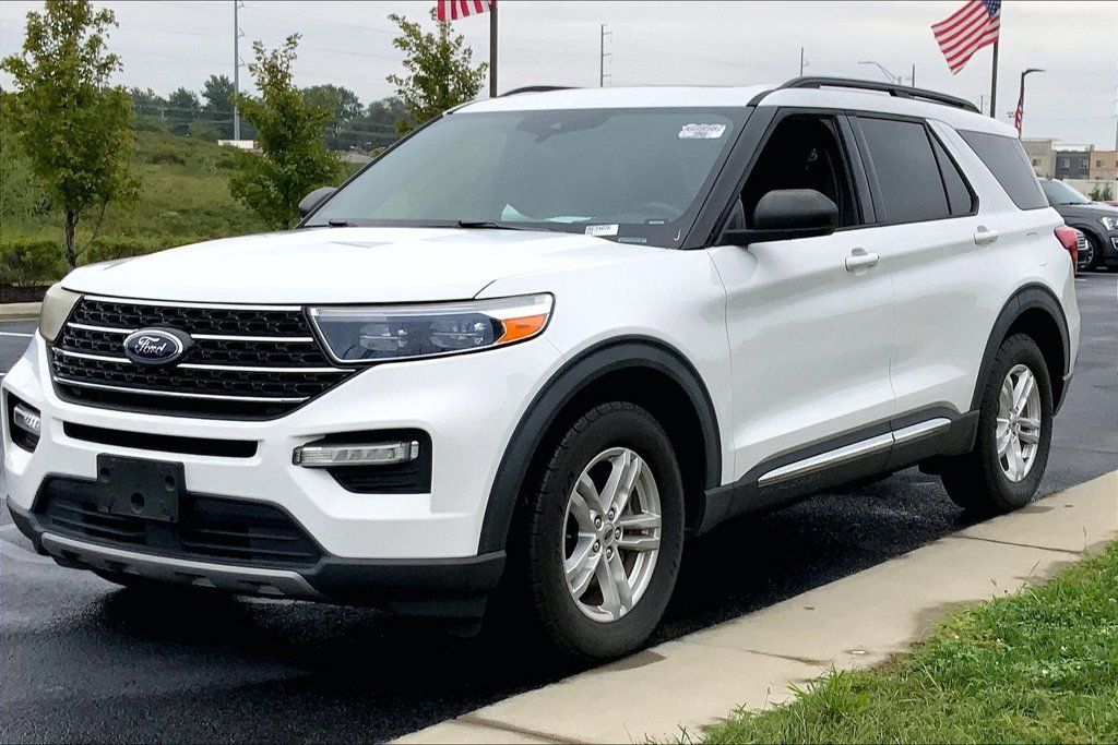 Used 2020 Ford Explorer XLT w/ Equipment Group 202A AWD/4WD image 5