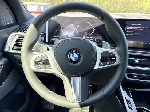 Used 2026 BMW X7 xDrive40i w/ M Sport Package AWD/4WD image 18