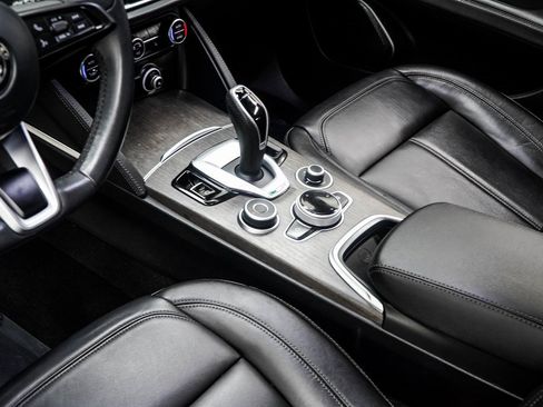 Used 2023 Alfa Romeo Stelvio Ti image 16