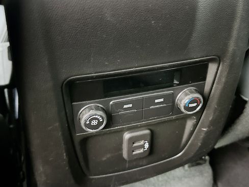 Used 2024 Buick Enclave Essence image 26