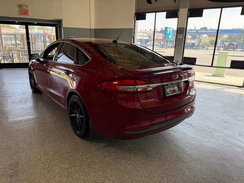 Used 2017 Ford Fusion SE w/ Fusion SE Technology Package FWD image 5