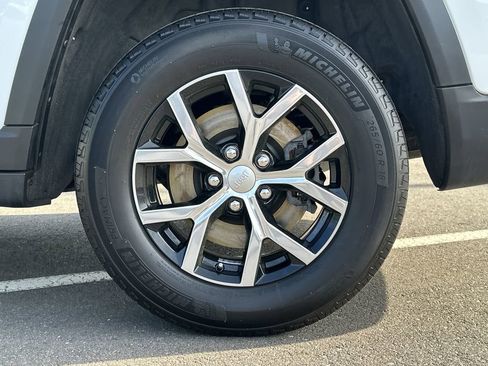 Certified 2025 Jeep Grand Cherokee L Limited AWD/4WD image 17