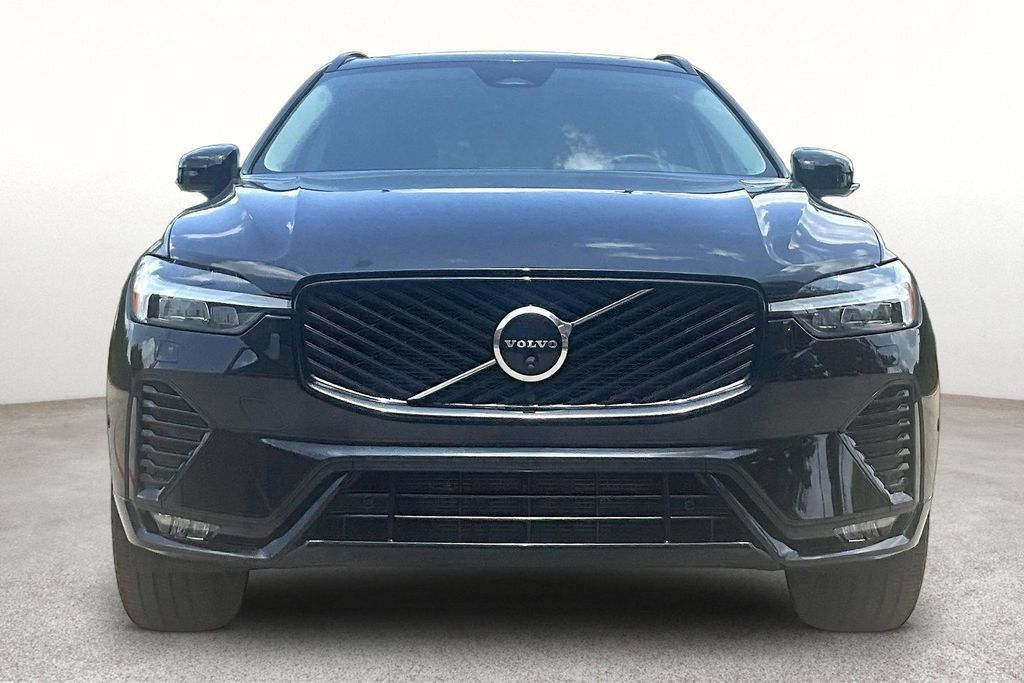 Certified 2026 Volvo XC60 B5 Plus AWD/4WD image 4
