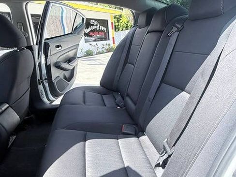 Used 2020 Nissan Altima 2.5 S FWD image 11