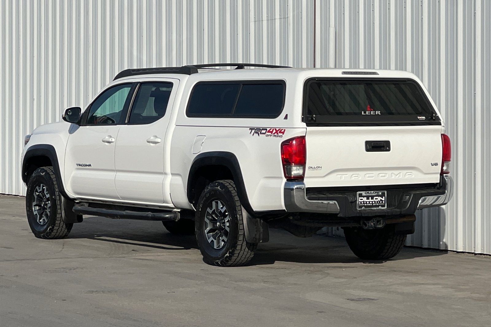 Used 2017 Toyota Tacoma TRD Off-Road w/ Tow Package AWD/4WD image 9