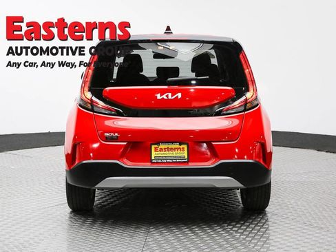 Used 2024 Kia Soul LX w/ Option Group 015 FWD image 6
