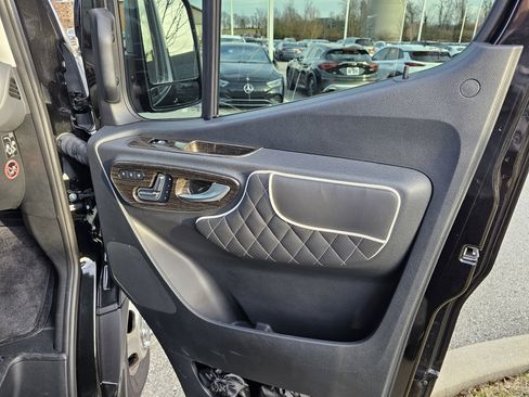 Used 2024 Mercedes-Benz Sprinter 3500 image 39