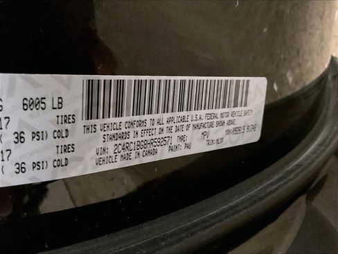 Used 2017 Chrysler Pacifica Touring-L w/ 13 Speaker Alpine Sound Group image 34