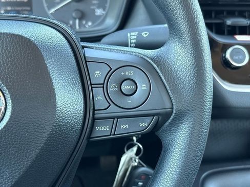 Used 2025 Toyota Corolla LE image 16