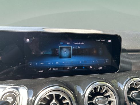 Used 2022 Mercedes-Benz GLB 250 image 12