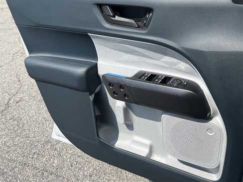 New 2025 Ford Maverick XLT w/ XLT Luxury Package image 16