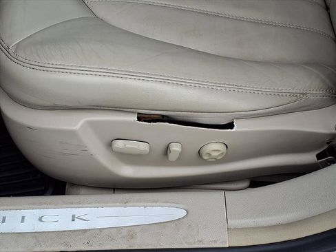 Used 2010 Buick Lucerne CXL image 4