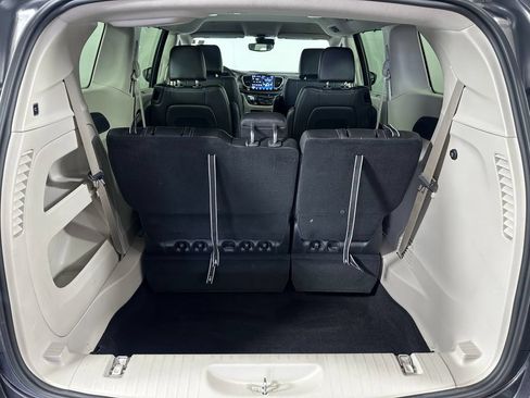 Used 2023 Chrysler Pacifica Touring-L AWD/4WD image 27