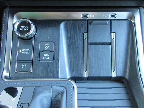 Used 2026 Lexus GX 550 w/ Cold Area Package AWD/4WD image 50