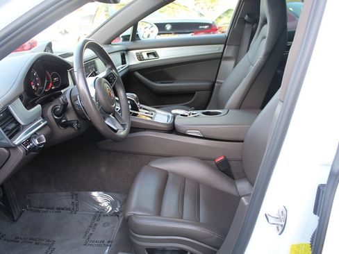 Used 2018 Porsche Panamera 4 image 17