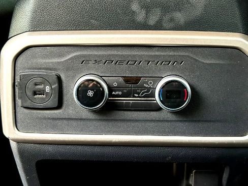 Used 2022 Ford Expedition XLT RWD image 25