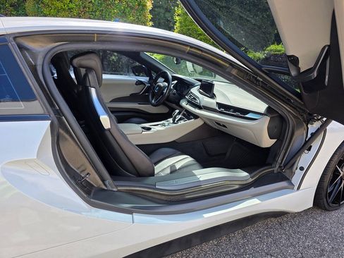 Used 2017 BMW i8 AWD/4WD image 26