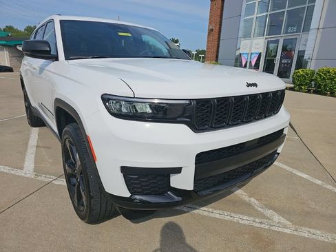 Certified 2025 Jeep Grand Cherokee L Altitude AWD/4WD image 4