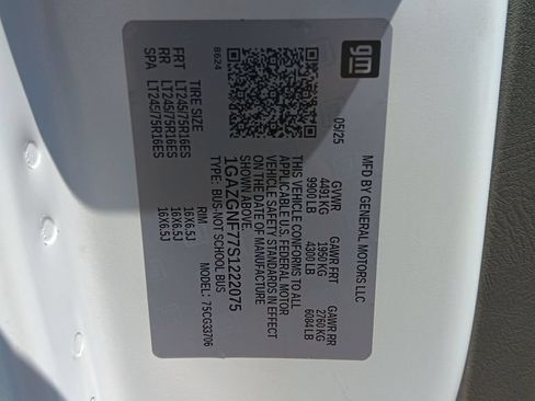 Used 2025 Chevrolet Express 3500 LS RWD image 29