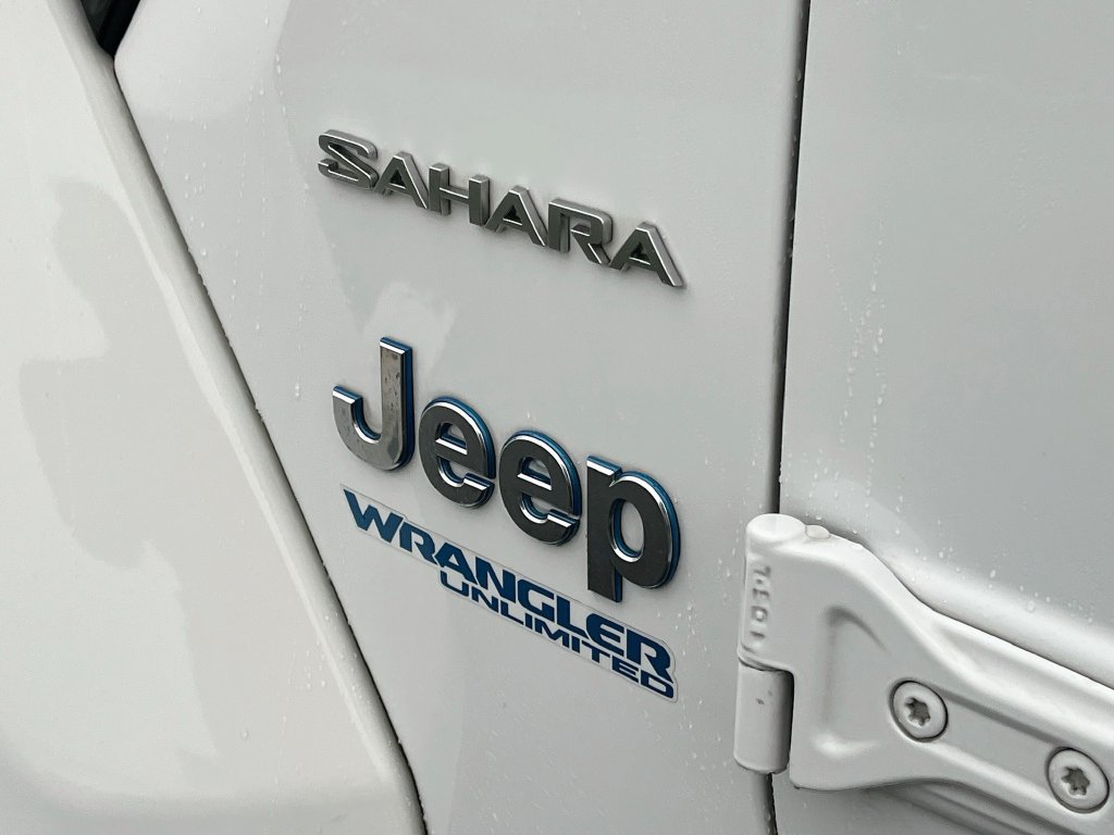 Used 2022 Jeep Wrangler Unlimited Sahara w/ Cold Weather Group AWD/4WD image 32
