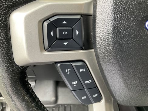 Used 2015 Ford F150 Lariat w/ Max Trailer Tow Package image 30