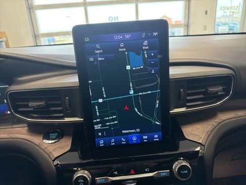Used 2022 Ford Explorer Platinum w/ Technology Package AWD/4WD image 3