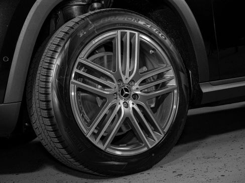 New 2026 Mercedes-Benz GLS 450 4MATIC image 32